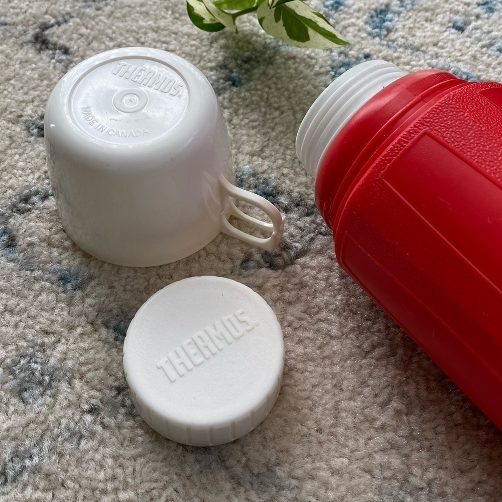 Vintage thermos | plastic | made in Canada - Picture 2 of 6